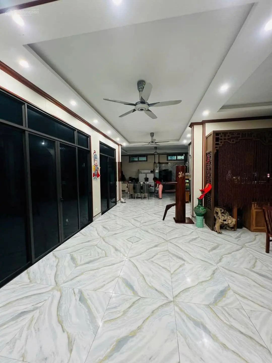 Cần bán nhanh căn biệt thự sân vườn phố Đội Nhân Trung tâm quận Ba Đình Hà Nội