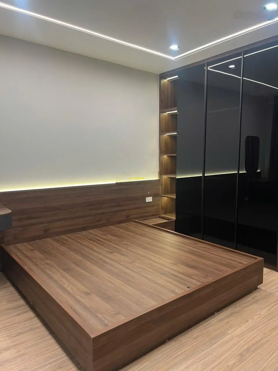 Chính chủ bán nhà 38 m2 xây 6 tầng thang máy full nội thất 8.5 tỷ