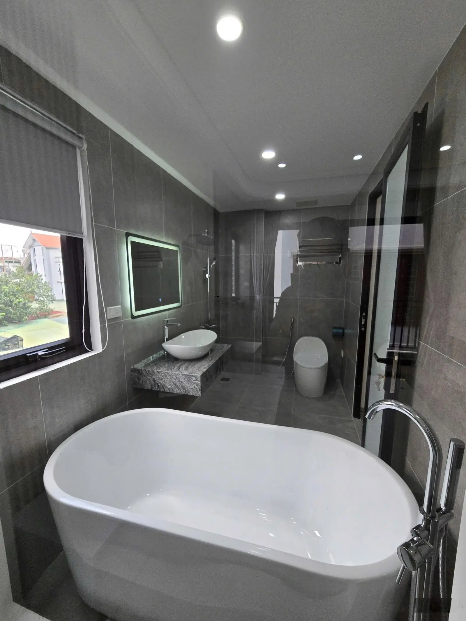 Nhà 12 tỷ gần cầu Chương Dương