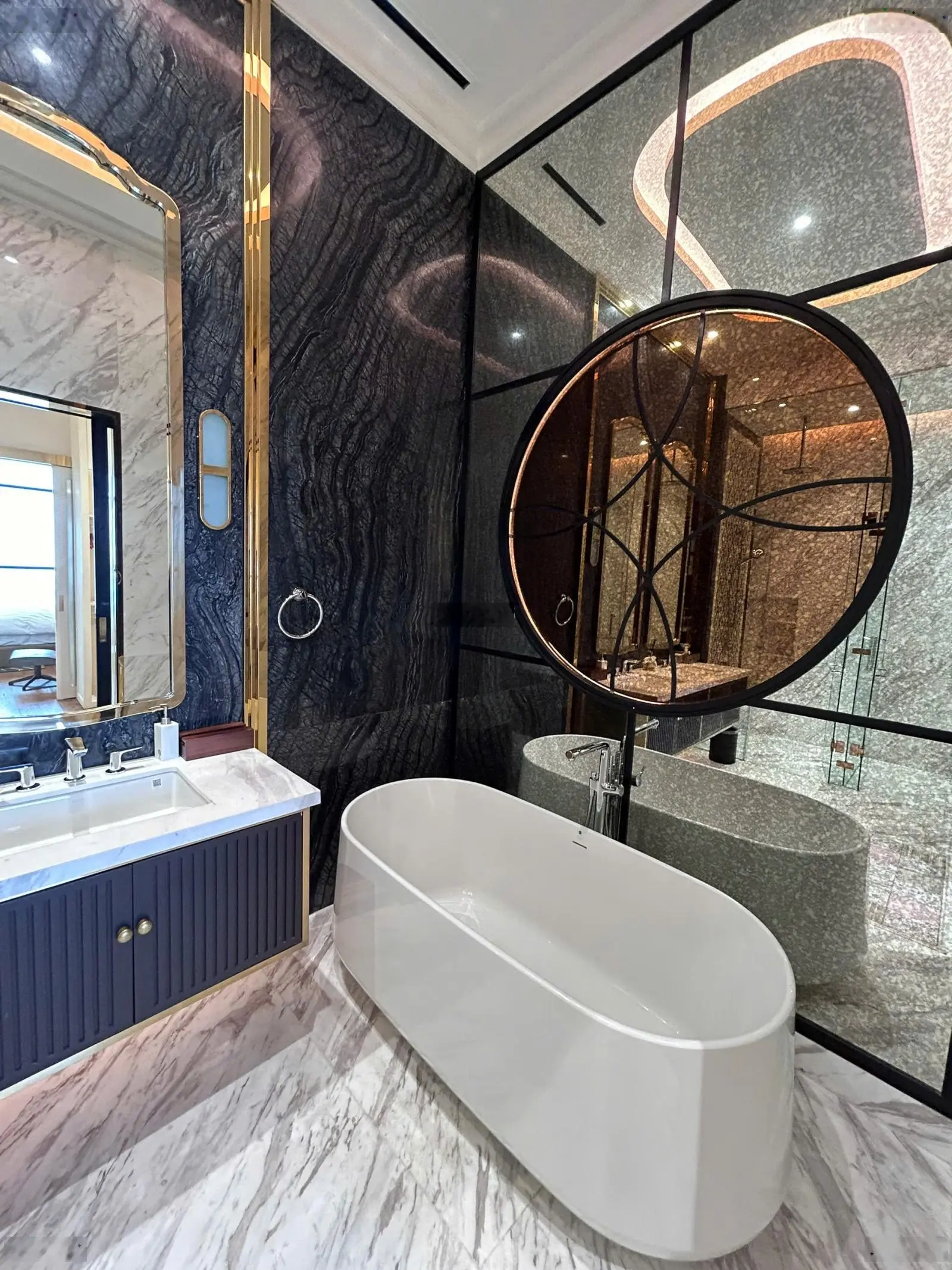 Bán penthouse nội thất sang trọng view sông q2 thảo điền. liên hệ 0902 835 ***