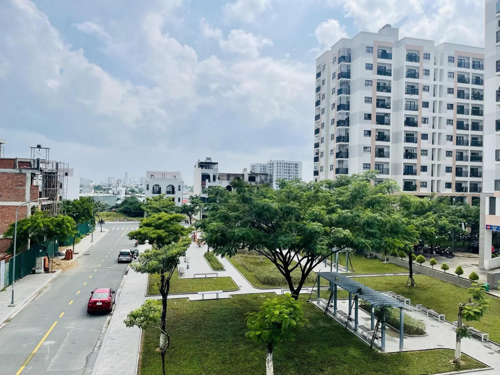 Bán nhà 4 tầng đối diện công viên nội thất đẹp sổ hồng cá nhân gần biển