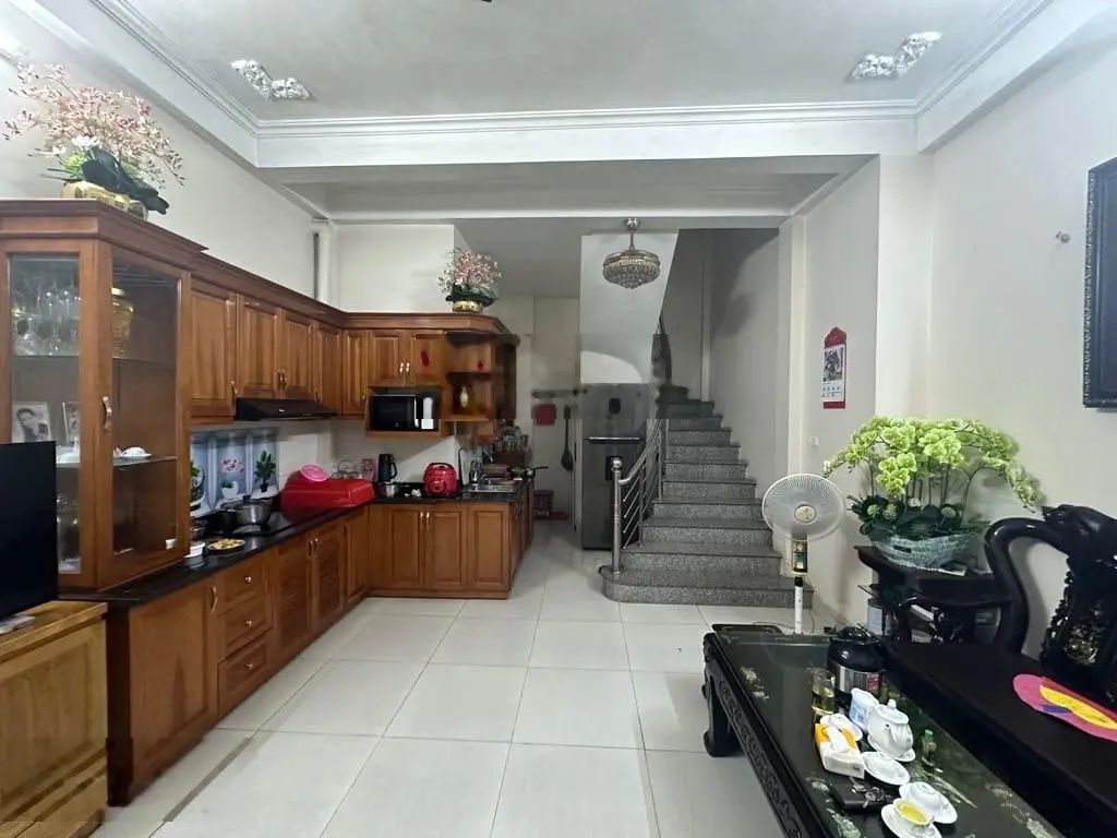 Bán nhà phố Thạch Cầu, Long Biên - DT 180m2 x 3 tầng, MT 15m, giá 9.2 tỷ