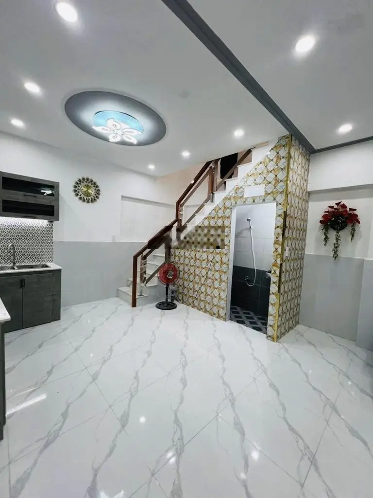 Nhà siêu đẹp, Lạc Long Quân, 66m2, ngang 4,6m, nở hậu, giá nhỉnh 3 tỷ, sổ hồng