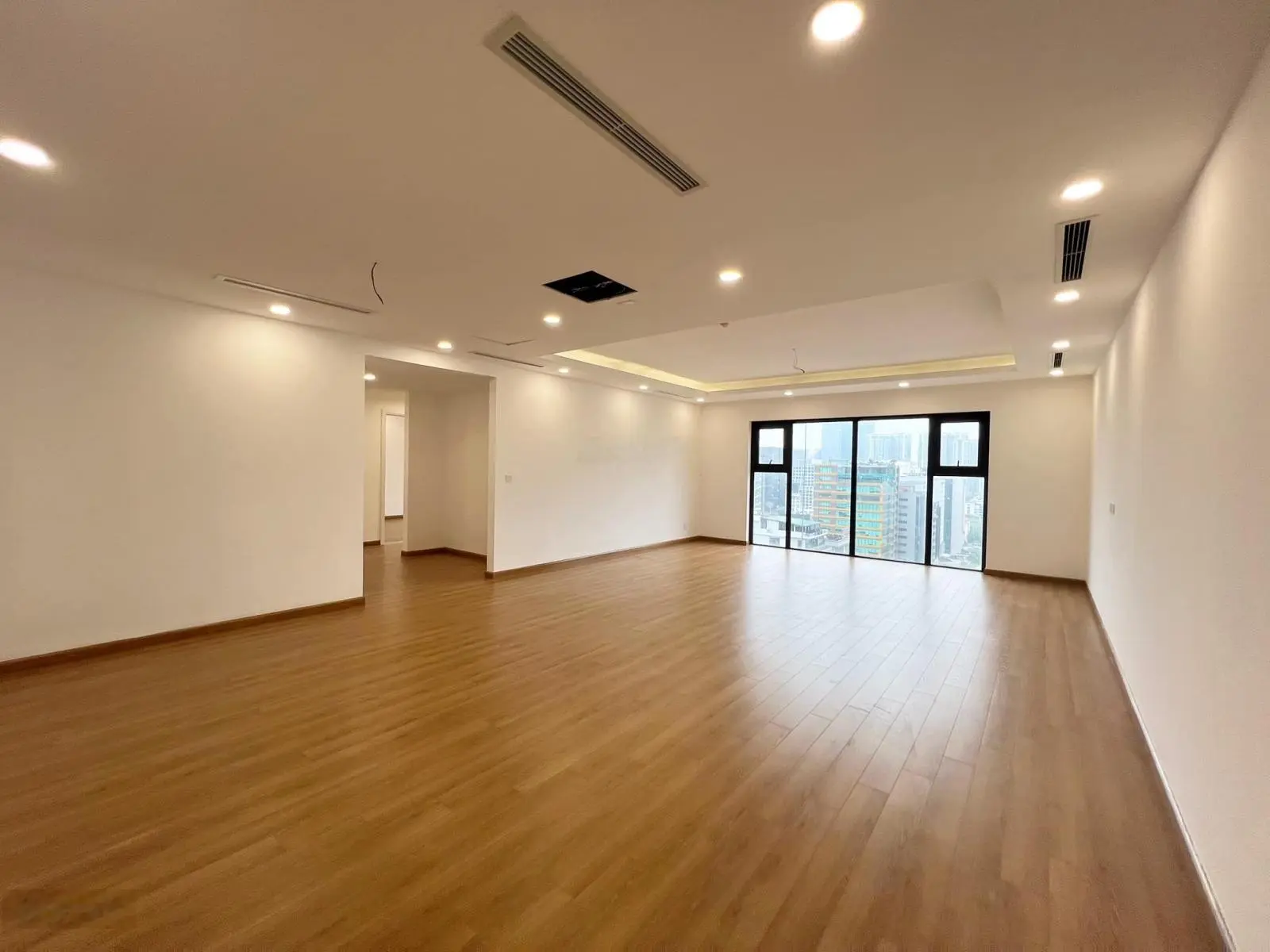 Căn hộ cao cấp, trung tâm Cầu Giấy, diện tích 140,5m2 - từ 52 triệu/m2, nhận nhà ở ngay