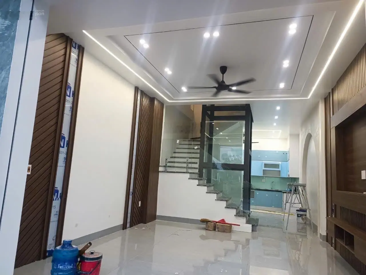 Bán khà khu đô thị nhà mới có thiết kế thang máy hướng đông nam!