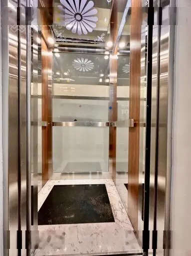 Bán nhà riêng view đẹp tại Hồ Bá Kiện, 15 tỷ, 70 m2, 4 tầng, 6PN, 7WC