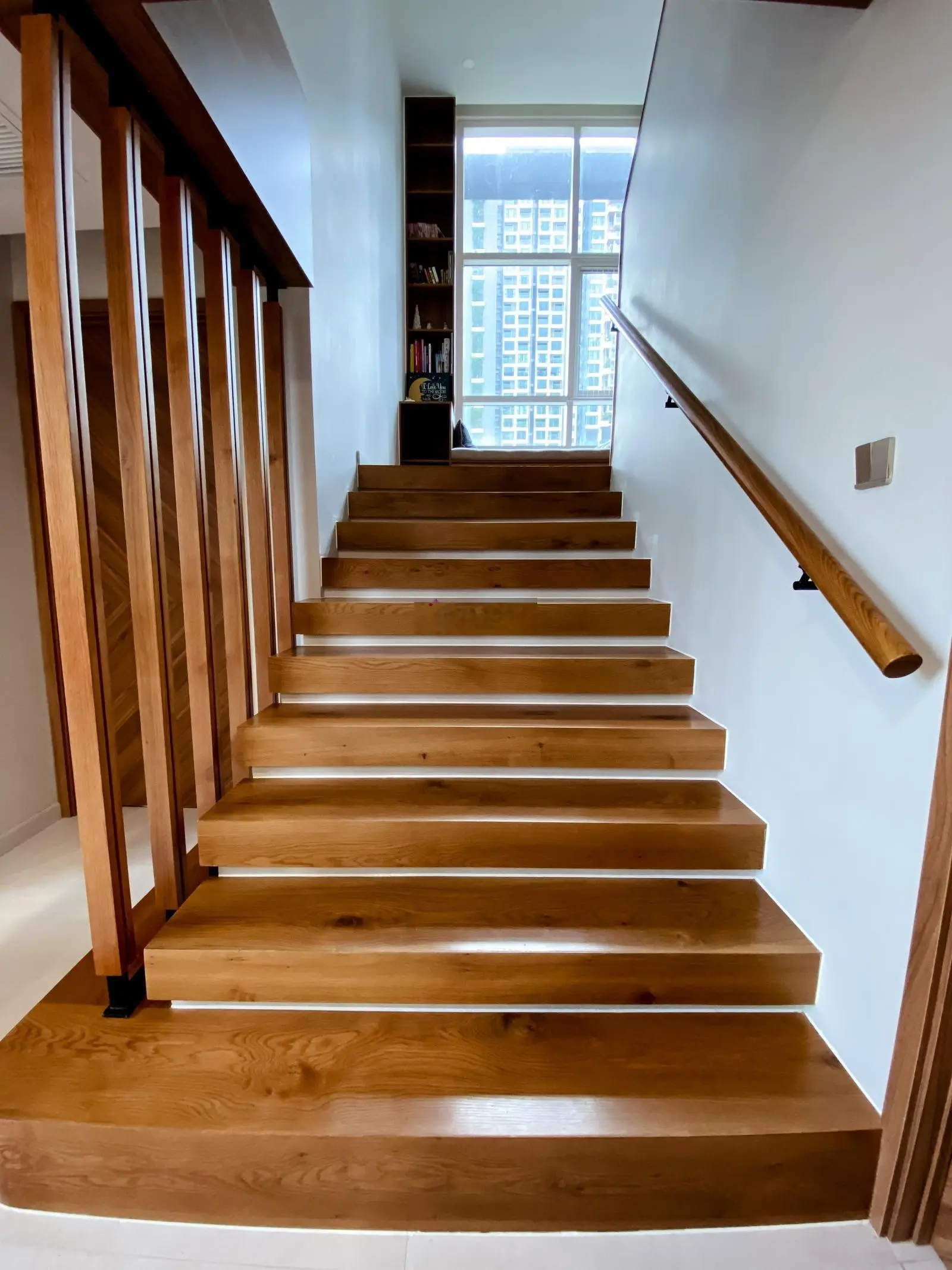 Chỉ với 30 tỷ sở hữu ngay căn Duplex tầng thấp gồm 5 phòng ngủ diện tích lớn, đầy đủ nội thất