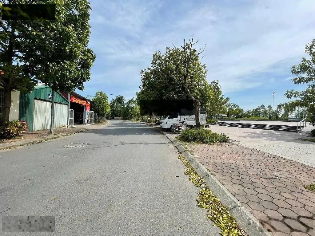 Bán đất lô góc, vỉa hè, oto tránh, đối diện chợ mới Cự Khối, 36.2m2, thương lượng giá tốt
