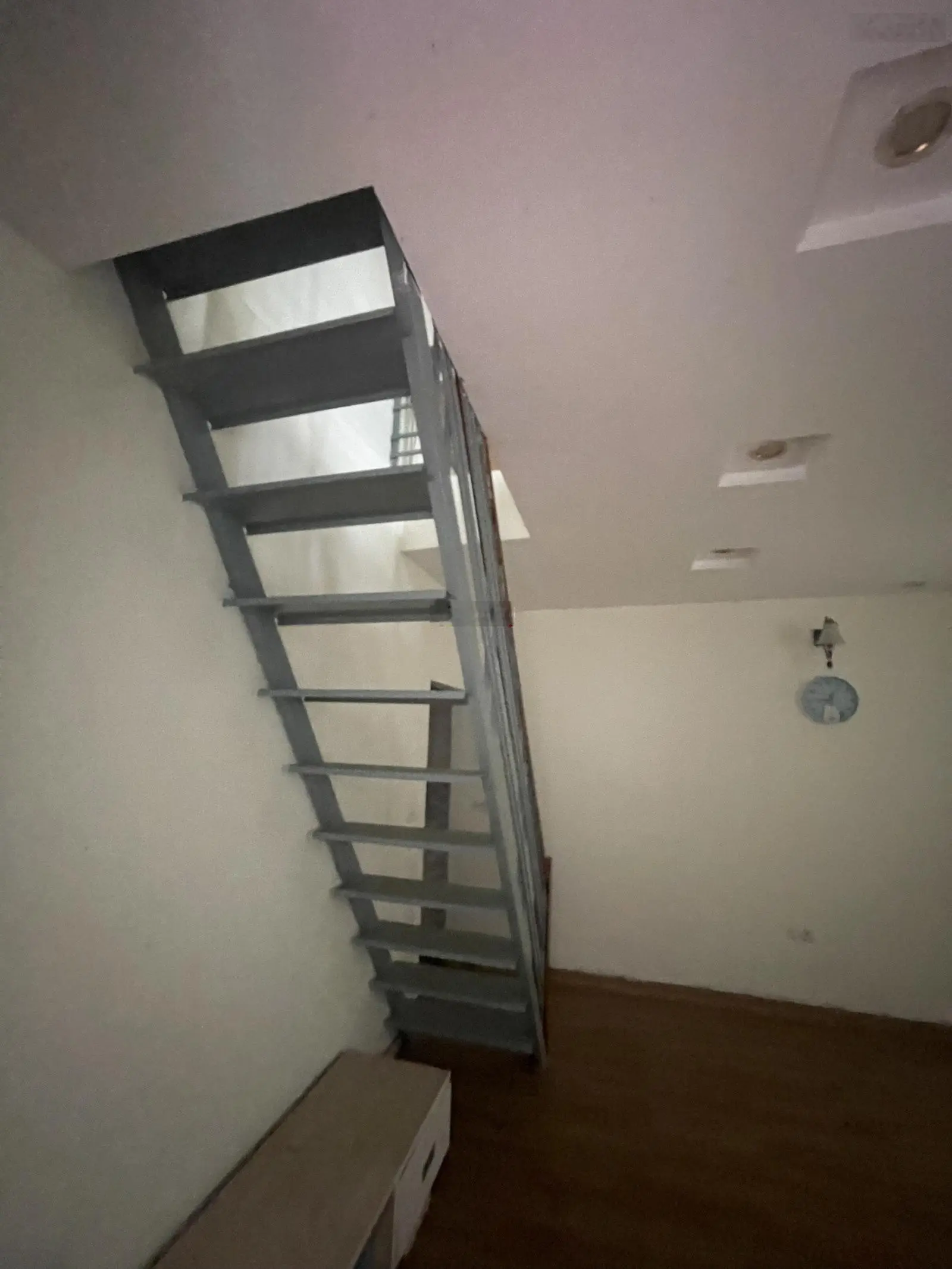 Cc gửi bán nhà 2 tầng Đông Mỹ, 33m2, lô góc 2 mặt thoáng giá 2,55 tỷ