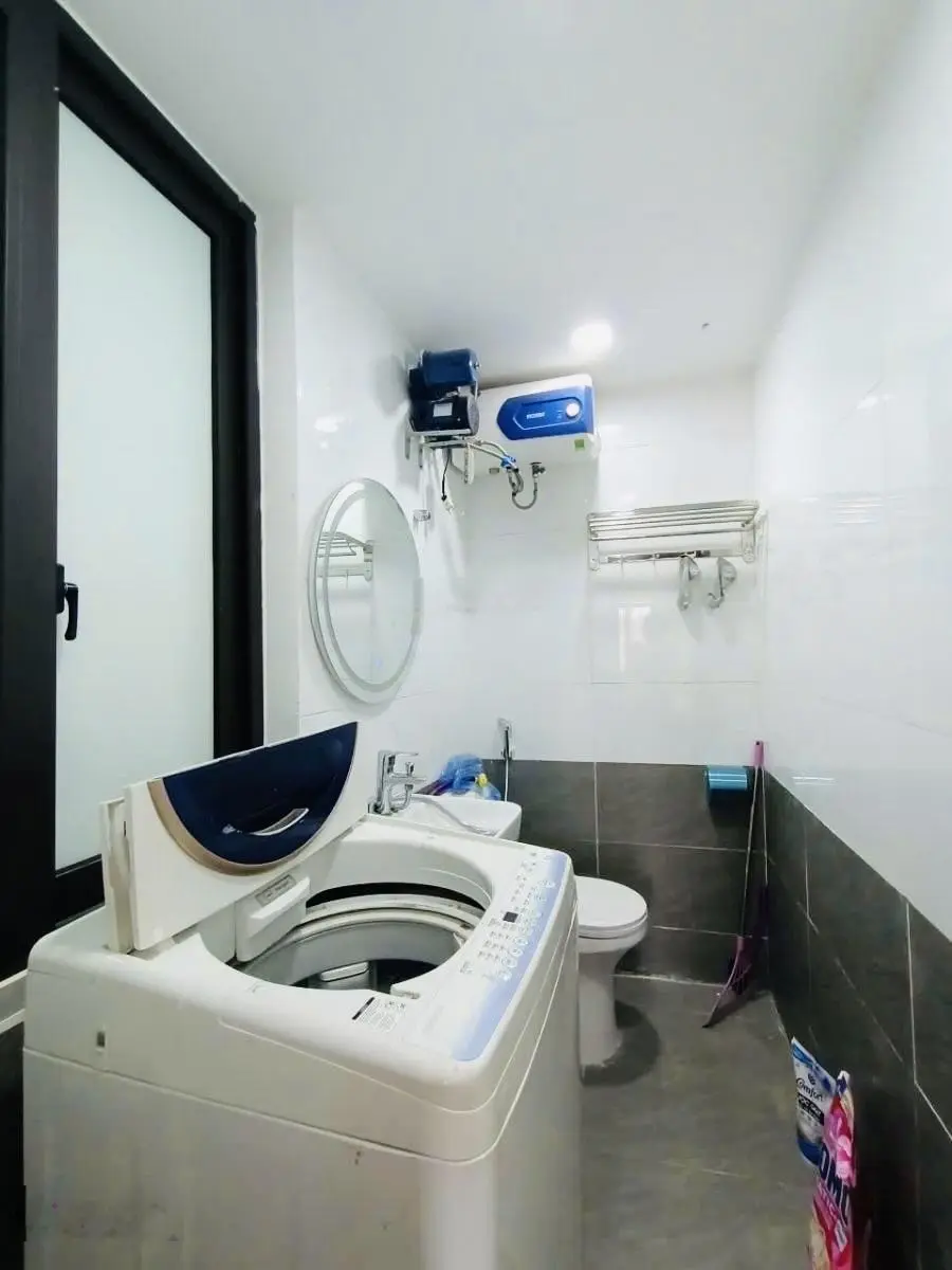 Chùa Láng. Nhà về ở ngay, ngõ rộng ba gác đỗ cửa, vài bước ra ô tô tránh, ra phố chỉ 1 phút