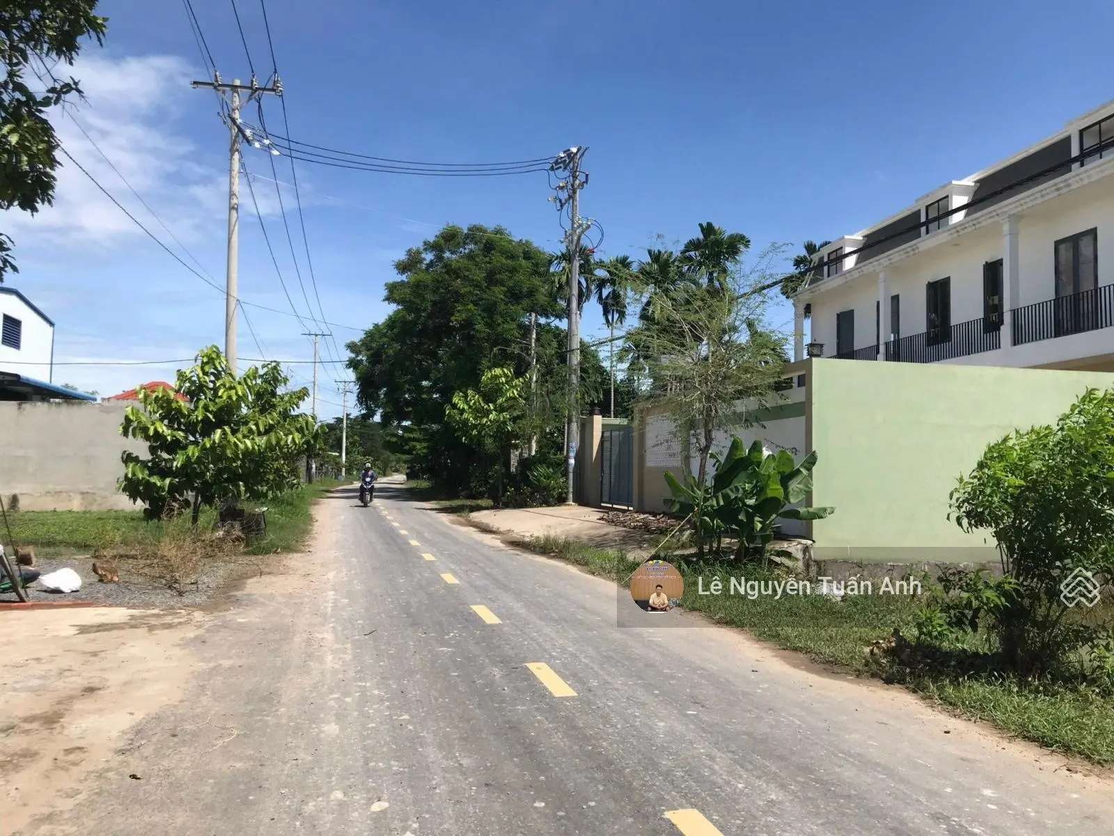 Bán gấp lô đất MTĐ 30/4, Long Đức, Trà Vinh, gần UBND xã Long Đức. 120m2/450tr, SHR, full thổ cư.