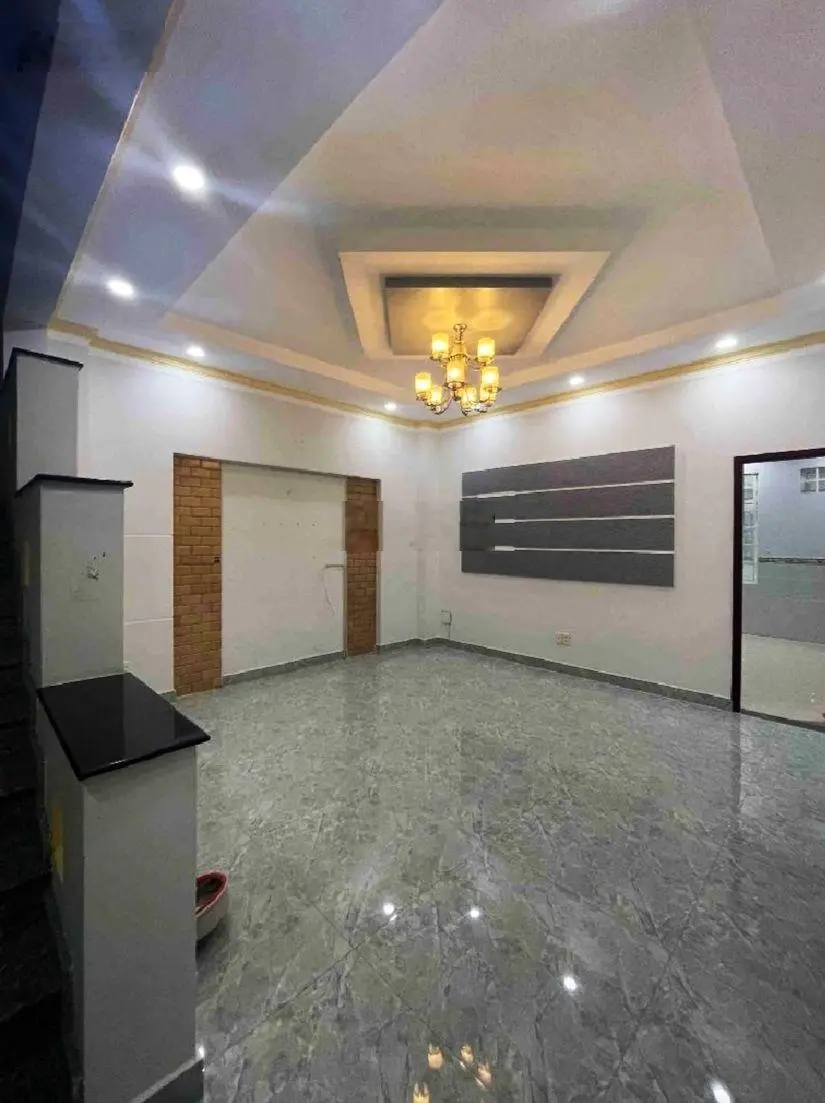 Bán gấp nhà MTKD khu Tên Lửa, đường 12m ngay công viên, 125m2 có hầm để xe, 5 tầng, chỉ nhỉnh 12 tỷ
