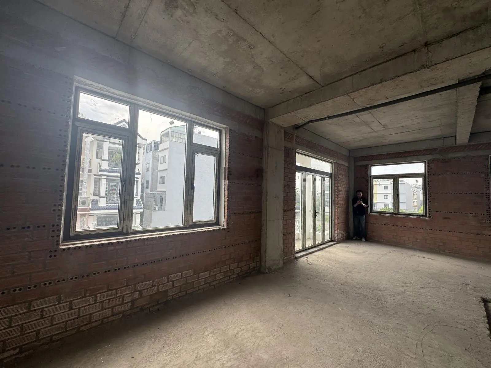 Bán nhà Mặt Phố 400m2, ngay Chợ truyền thống (Chợ An Sương), mới xây 5 tầng, thiết kế rất hiện đại