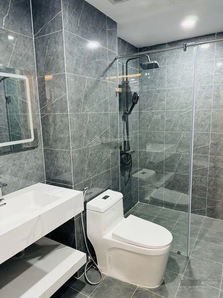 Nhà Minh Khai, 7 T, thang máy, lô góc thoáng sáng, ô tô vào nhà, nhà mới 62 m2