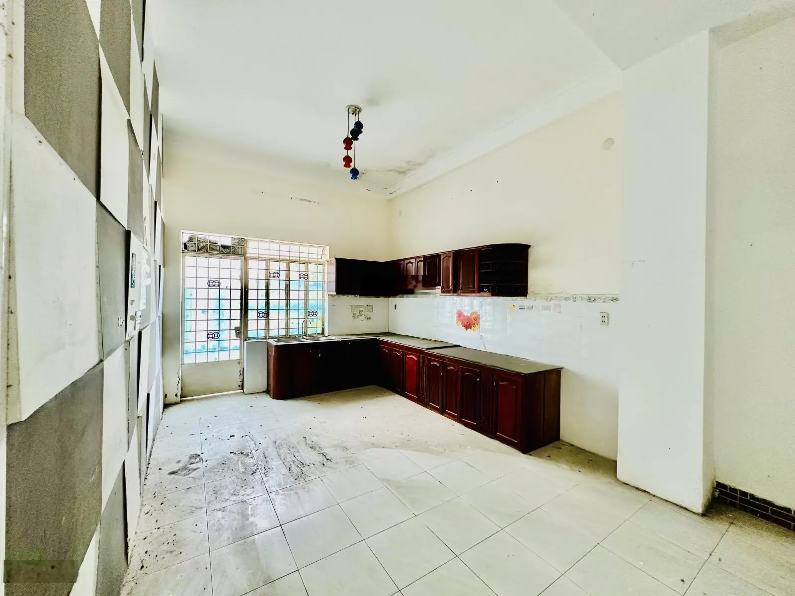 Bán nhà 3 tầng dt 179m2 ngang 8m đường Lê Hồng Phong gần Vân Đồn cách biển chỉ 1,2km
