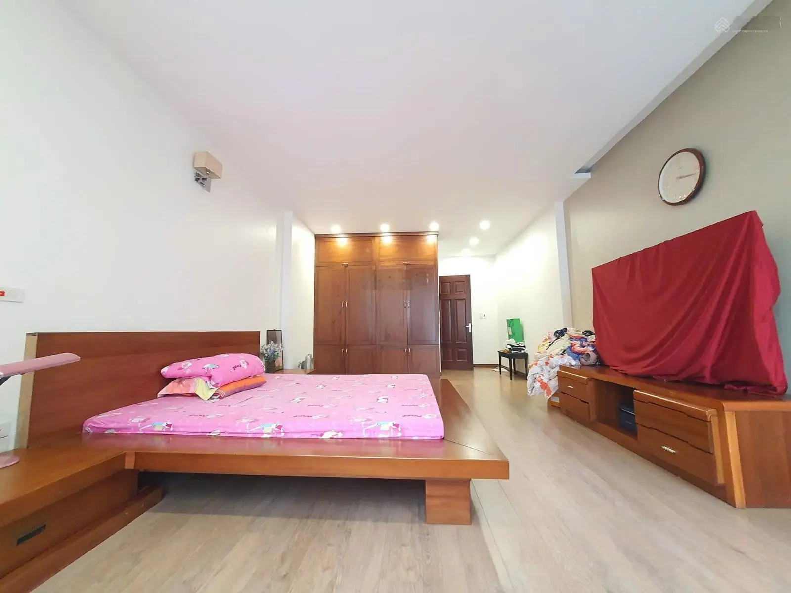 Bán Nhà Cầu Giấy Đỗ Quang Nhà phân Lô vỉ hè rộng Oto Tránh vừa ở vừa kinh doanh DT50m giá 25 tỷ