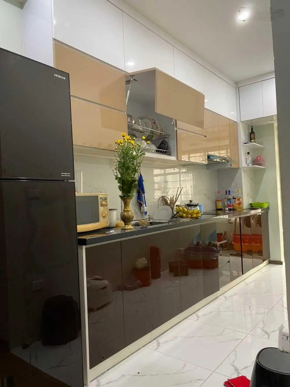 Chính chủ bán căn 3 phòng ngủ 90m2 giá hơn 4 tỷ. Nội thất đẹp