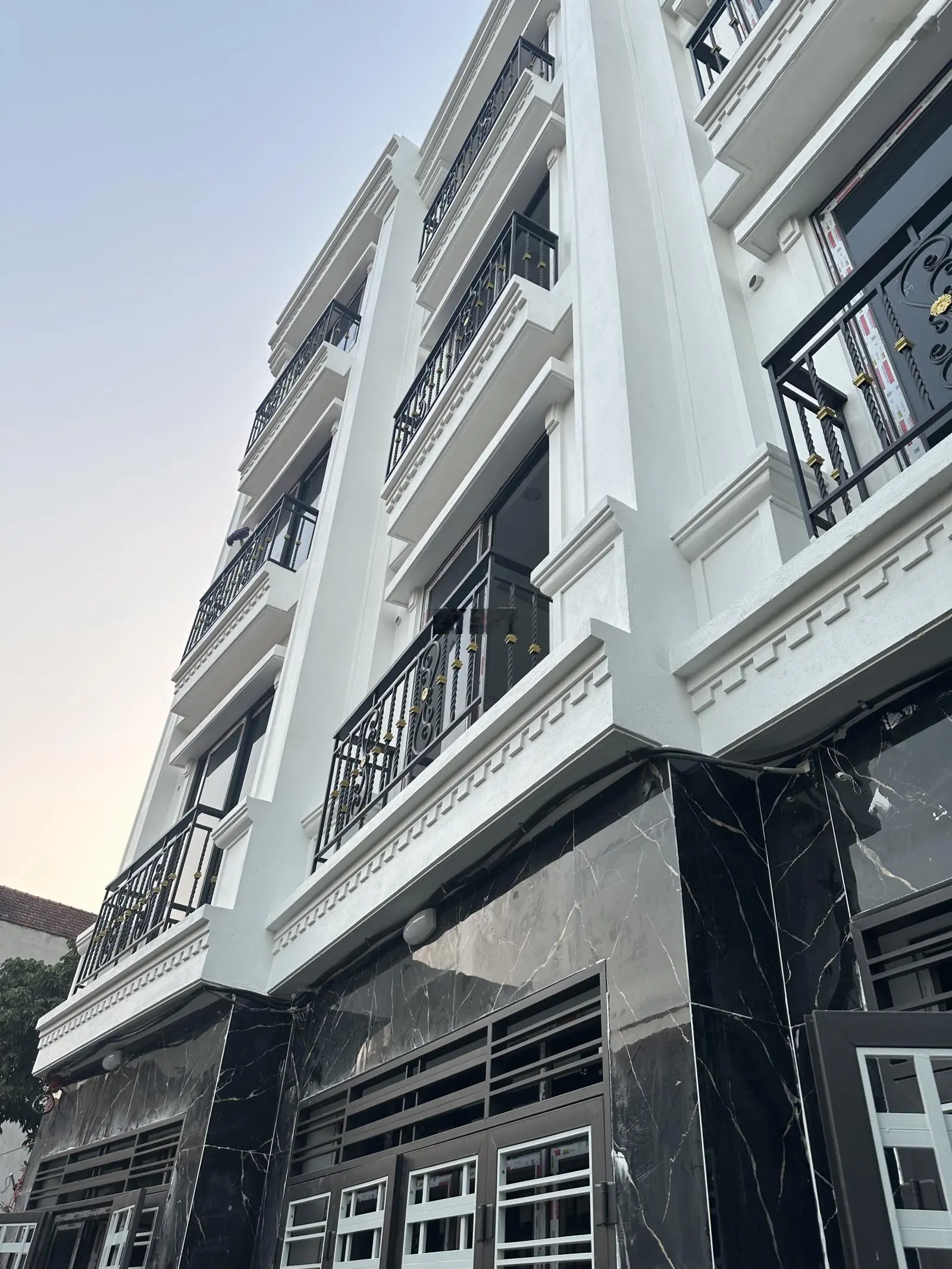Nhà Mới Đón Tết Chỉ với 3,2 tỷ sở Hữu nhà sổ đỏ 4 Tầng 45m2 tại Vân Côn, 100m ra Đl Thăng Long