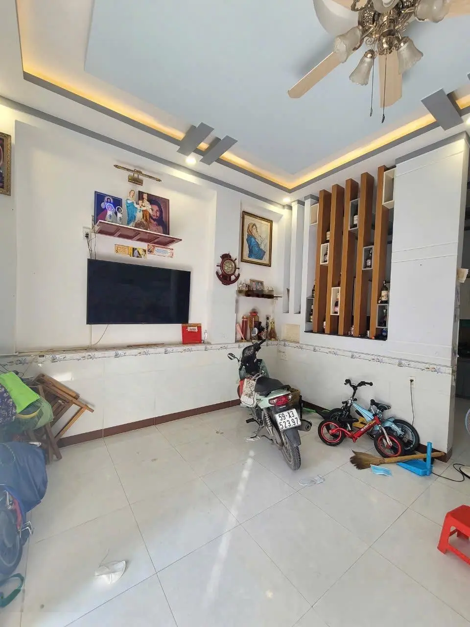 Nhà trệt lầu. 3 phòng ngủ. Gần làng ĐHQG TP. HCM. DT: 75m2. Đường 6m. Giá: 3.95 tỷ TL