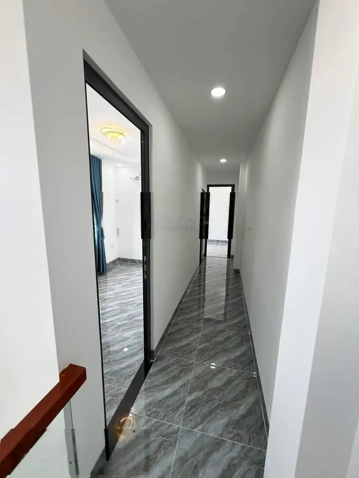Nhà 1 trệt 1 lầu 99m gần Chợ - Trung Tâm Hành Chính huyện nhà thuộc Thị Trấn Hóc Môn