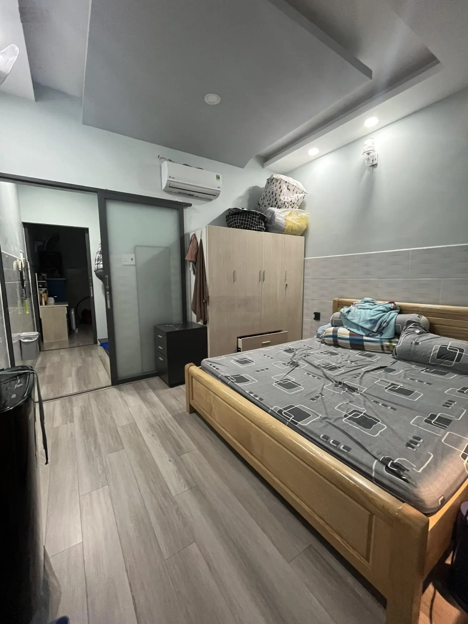 Bán gấp nhà hẻm xe hơi Lạc Long Quân 3,8m x 11m, 1 trệt 1 lầu sân thượng, 2,8 tỷ