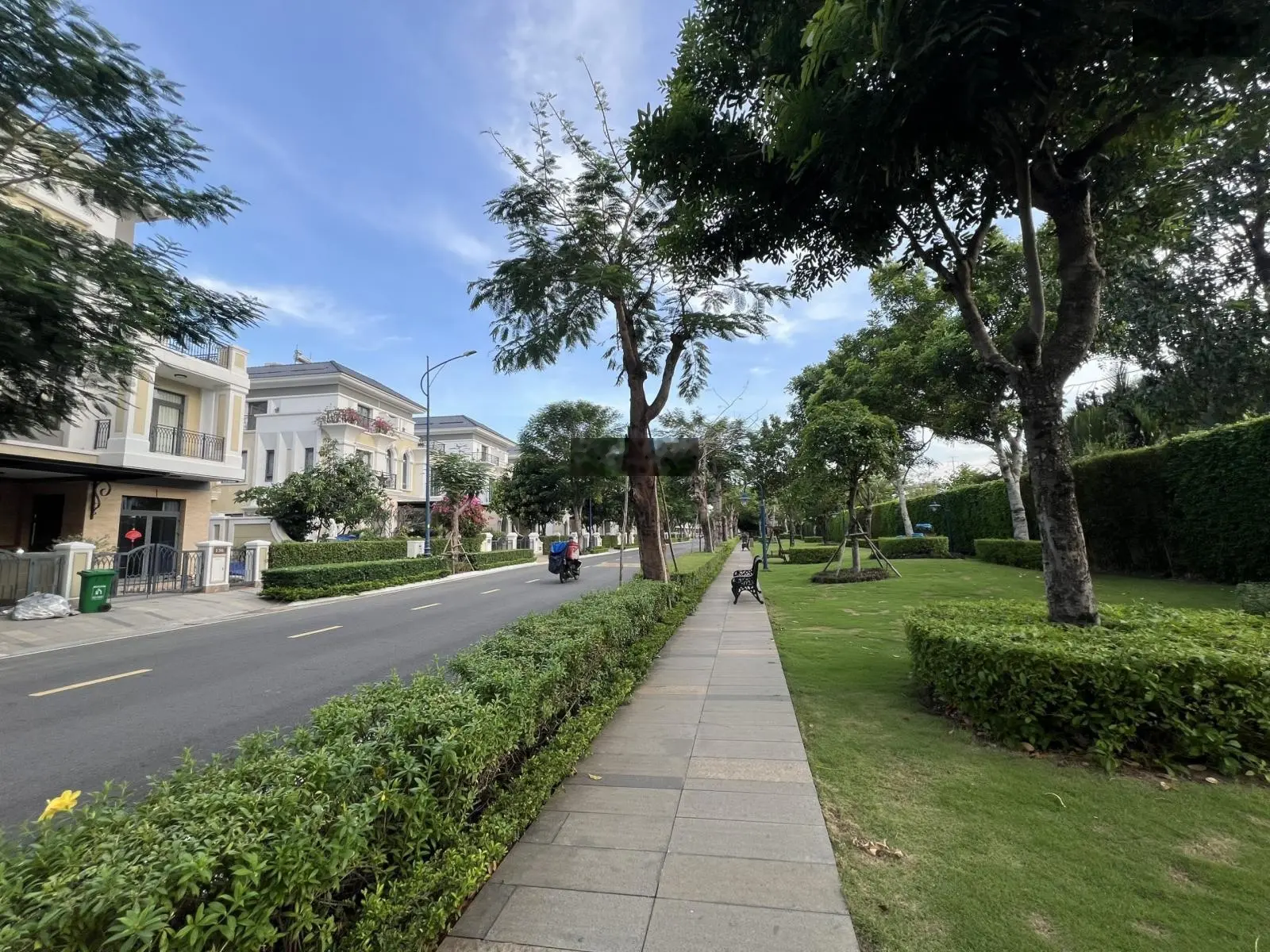 Tân Mùi - Verosa Park bán 4 căn biệt thự góc 1 căn biên có sân vườn, đặc biệt giá từ 17,5 - 21 tỷ
