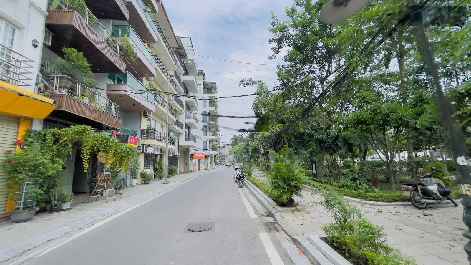 Chính chủ bán nhà mặt phố Từ Hoa 246m2, MT 11.5m, kinh doanh sầm uất, view hồ Tây