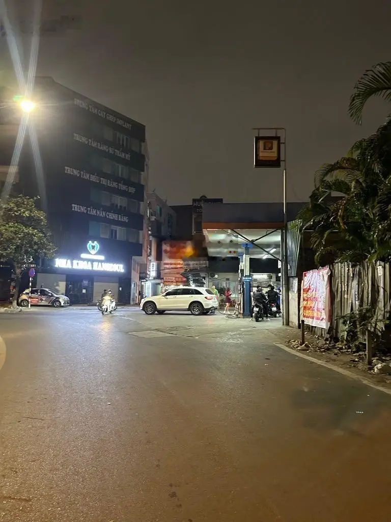 Bán mảnh đất Nguyên Hồng Đống Đa, otô qua nhà, hàng xóm ubnd, phù hợp xây CCMN, DT 90m2 giá 22tỷ TL