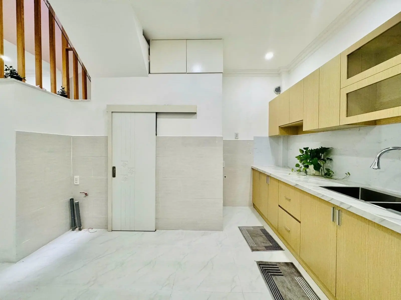 Nhà vị trí đepn trệt 2 lầu hẻm xe hơi Đường số 9 F9 GV. Tặngfull nội thất