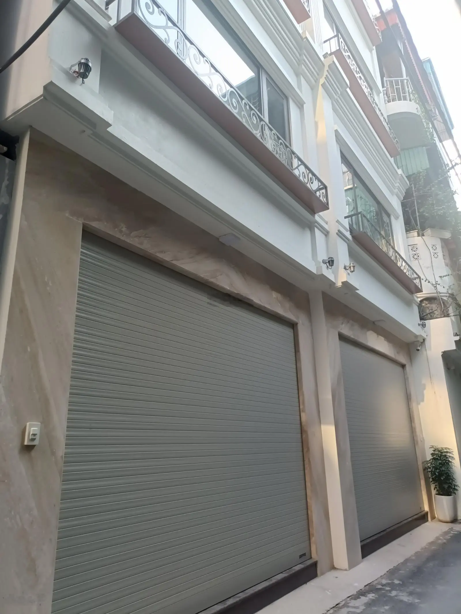 Bán nhà đẹp ngõ ôtô 6 tầng thang máy Ngọc Lâm