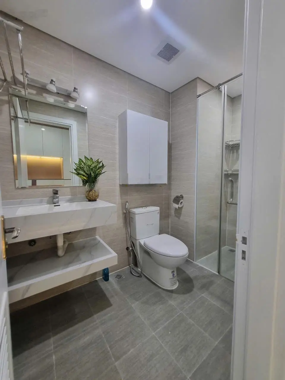 Mình bán căn 2N-70m2 giá rẻ - nhà full NT - có sổ - hướng mát; Khách thiện chí mua thì liên hệ mình