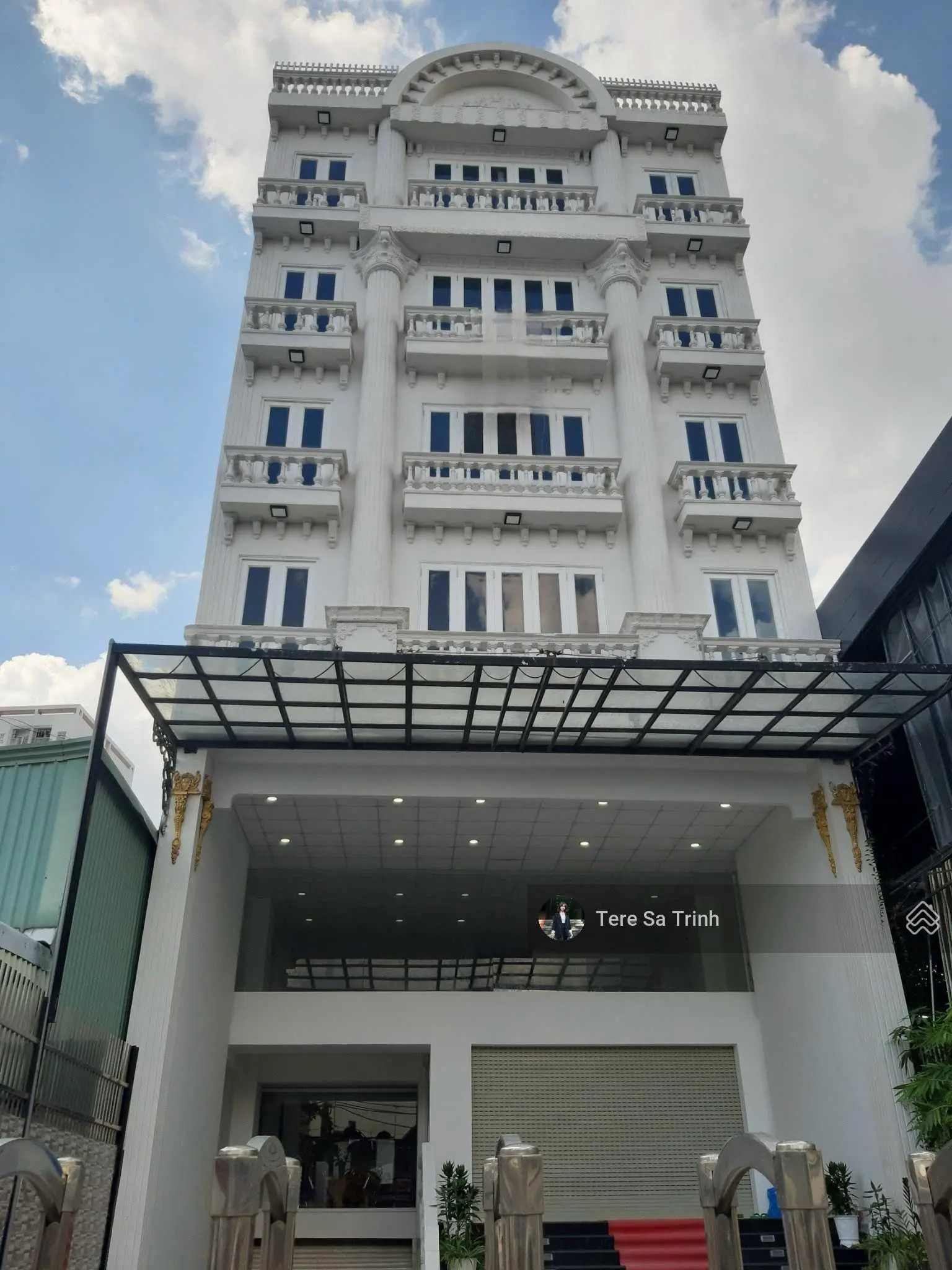 Bán gấp tòa nhà building mặt tiền ngay Trường Chinh -(10x30m) hầm 7 lầu HĐT: 300tr/th giá: 50 tỷ