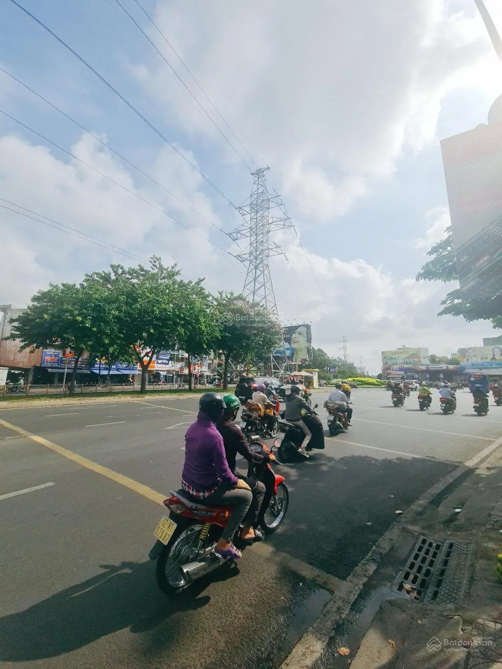 Bán gấp nhà mặt tiền đường Hậu Giang vòng xoay công viên Phú Lâm quận 6, 3 tầng 4x26 giá chỉ 16 tỷ