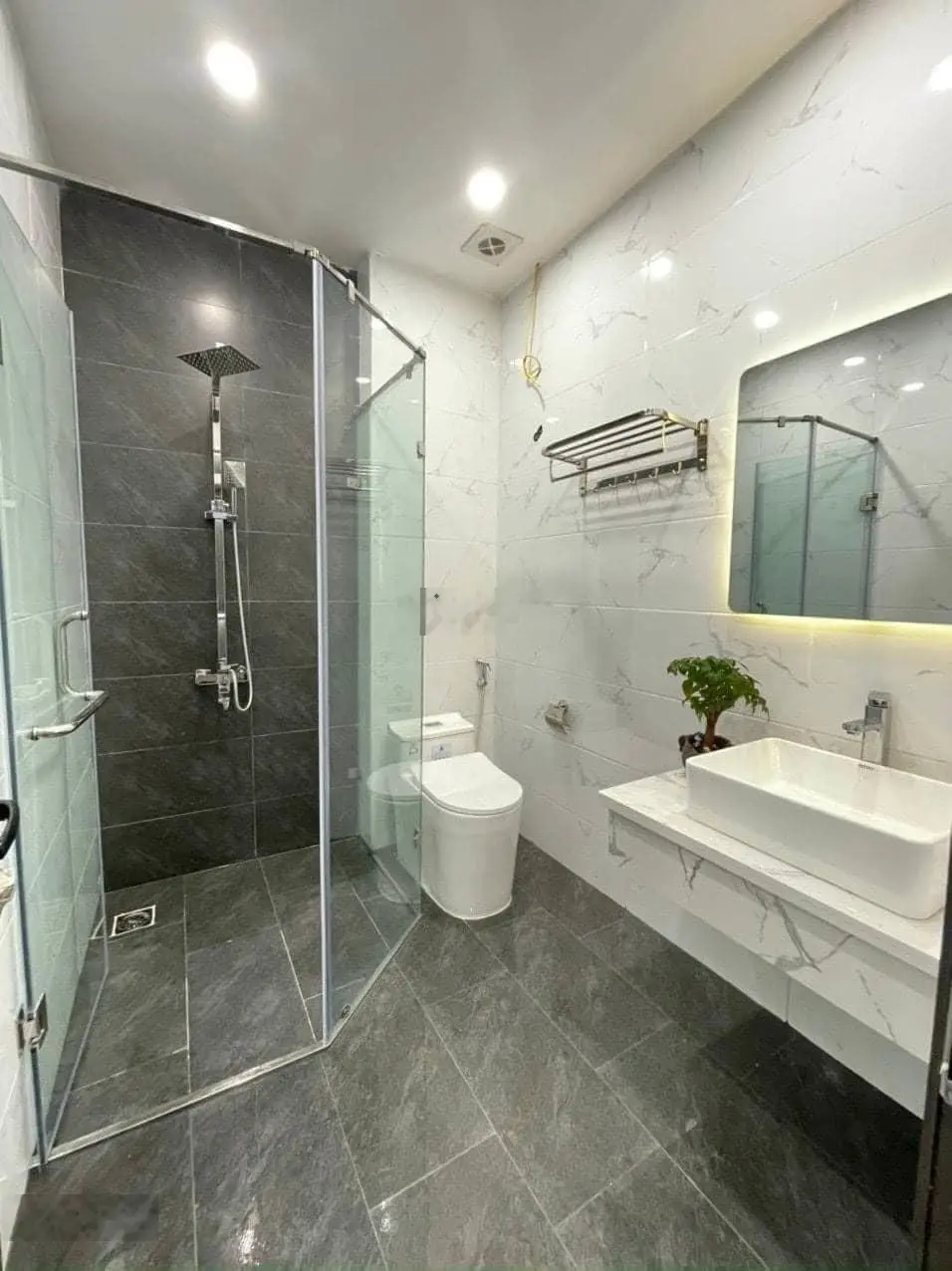12.5 tỷ-60m2-5 tầng mới thang máy-6 ngủ-ô tô-kim đồng