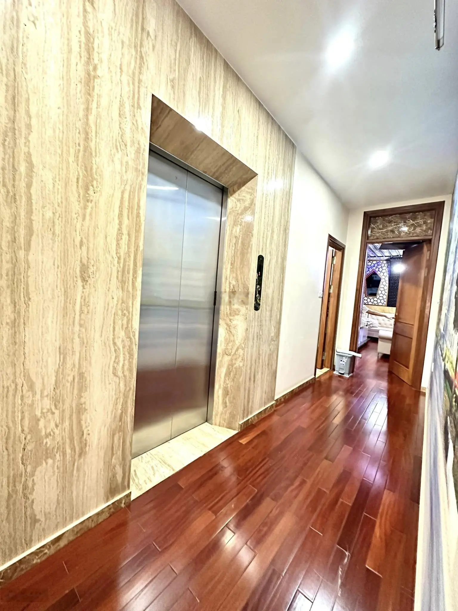 Chính chủ bán nhà phố Đội Nhân, 6 tầng thang máy, ô tô 7 chỗ trong nhà. Tặng nội thất chỉ 21 tỷ