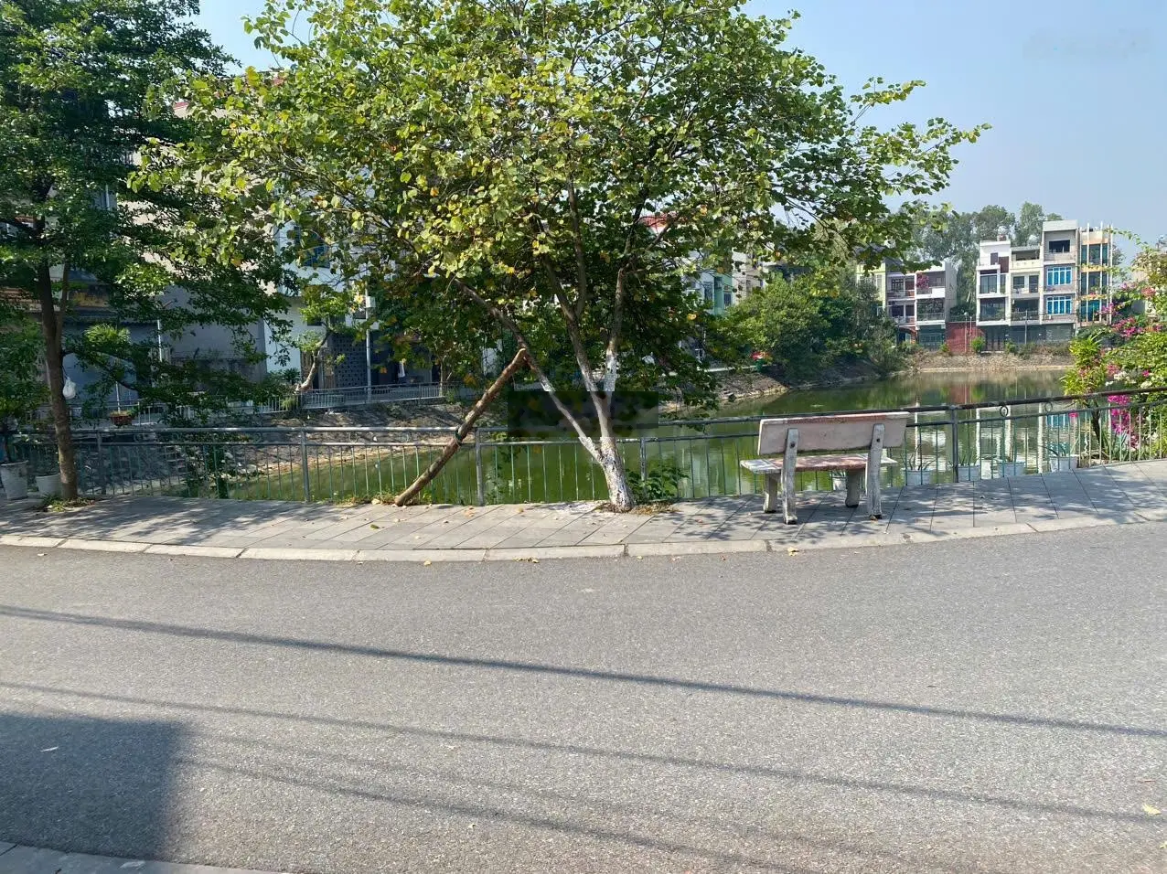 Bán đất khu tập thể z153 hơn 55tr/m2-vỉa hè-ô tô tránh-view hồ mát mẻ -diện tích to chia l