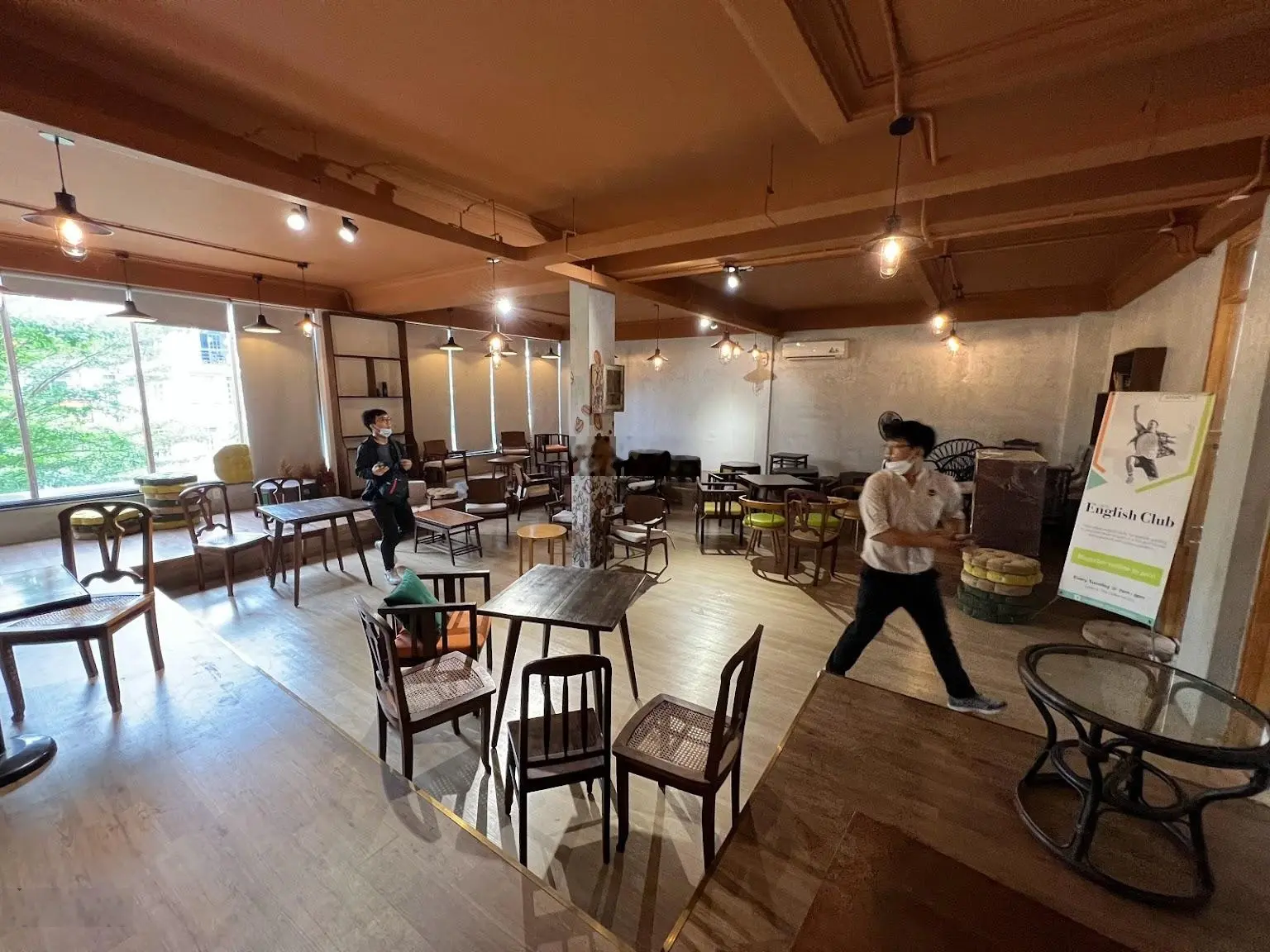 Bán Shophouse 2MT Vũ Tông Phan, DT 10X18,5, nhà 4 tầng, thiện chí bán