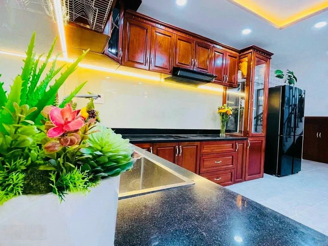 Kẹt vốn bán gấp nhà Nguyễn Tiểu La, Phường 8, Quận 10. Giá 3 tỷ 550. Sổ hồng. LH 0904 430 *** Minh