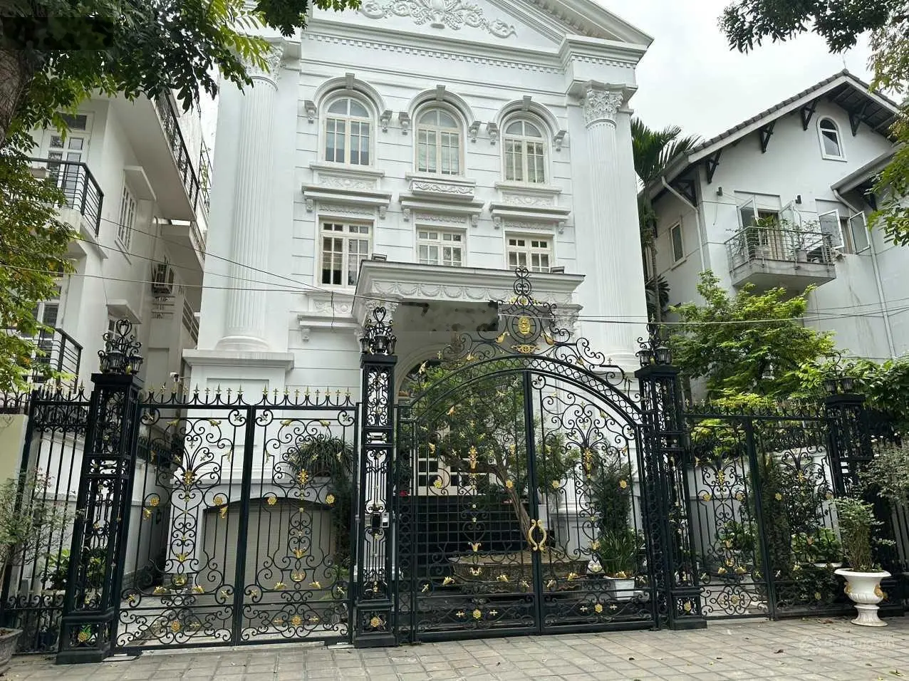 Các căn biệt thự Linh Đàm bán dt 231m2, 250m2, lô góc 290m2, giá từ 160tr/m2, 4 tầng, thang máy, sđ