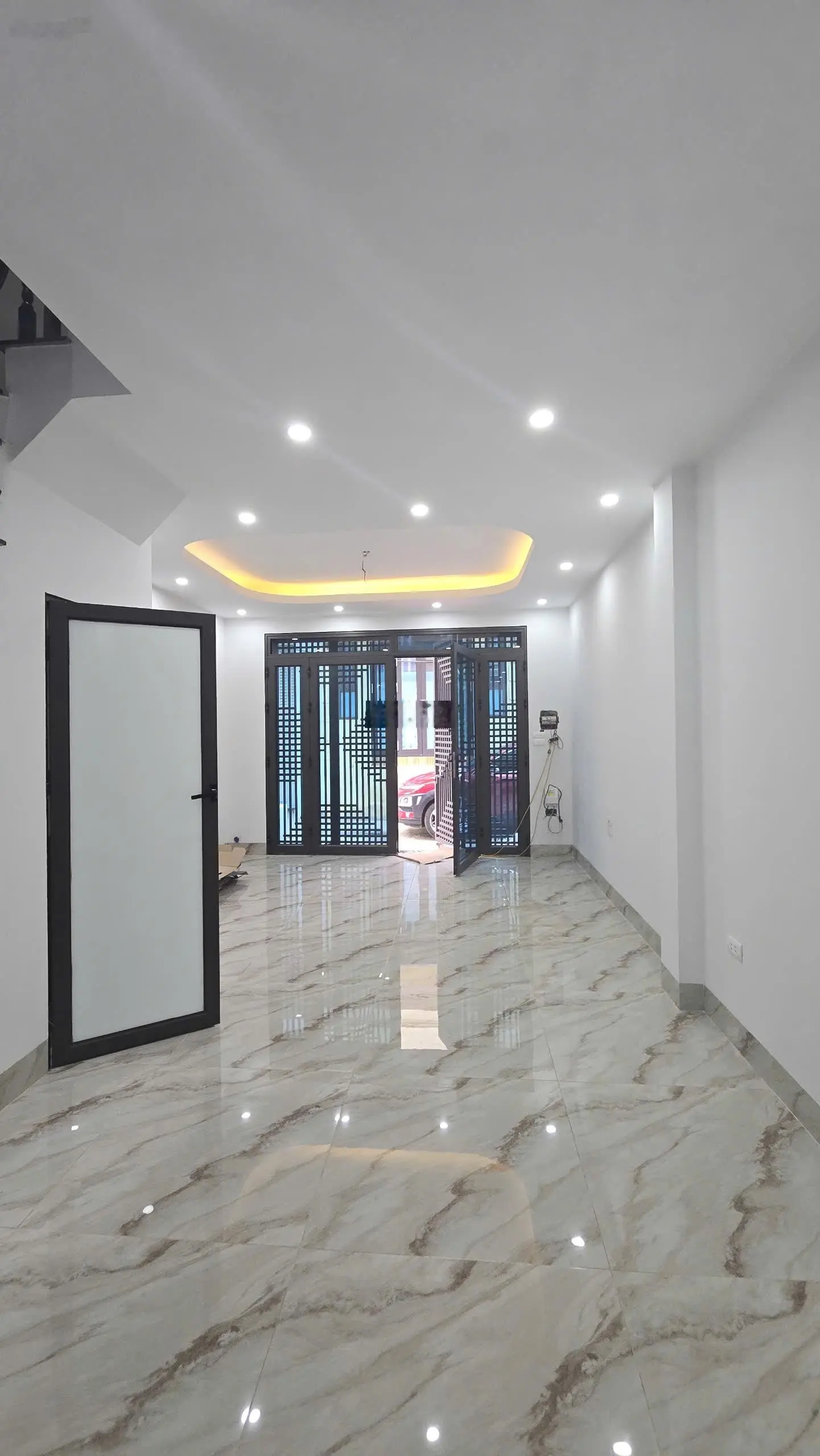Bán nhà 5 tầng DT 35m2. Ngõ rộng, có sân riêng rộng 8m. Cách trung tâm Hà Đông 4km. Giá chỉ 2,3x tỷ