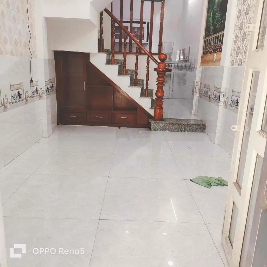 bán nhà 3 tầng gồm 4 phòng ngủ , hẻm xe hơi , giá 1 tỷ 880 triệu, Q12