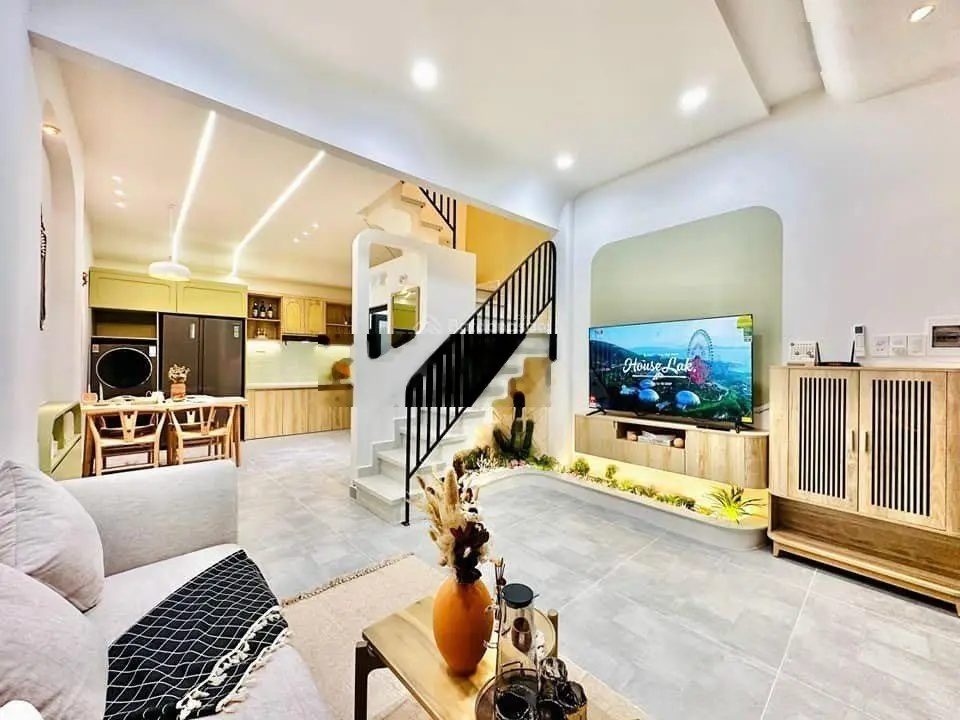 Bán nhà ngay MT 3 Lầu Đ. Huỳnh Lan Khanh, phường 2, Tân Bình, diện tích 71m2, SHR, 0896 465 ***