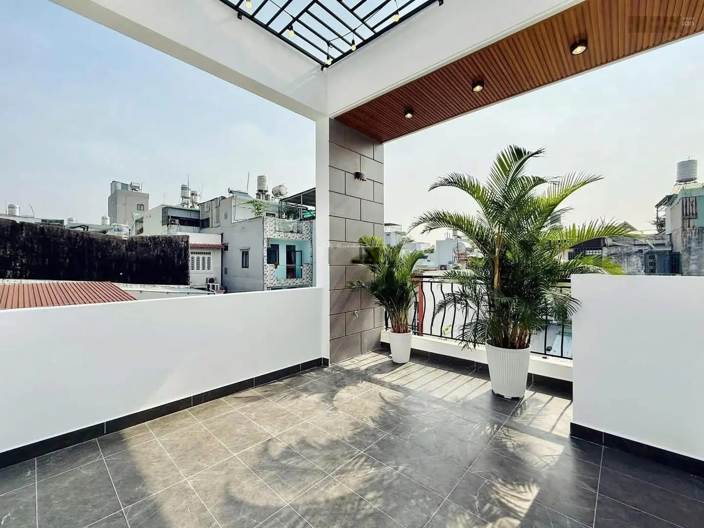 Cần bán gấp nhà đẹp tại Ni Sư Huỳnh Liên phường 10 quận Tân Bình, 73m2 SHR