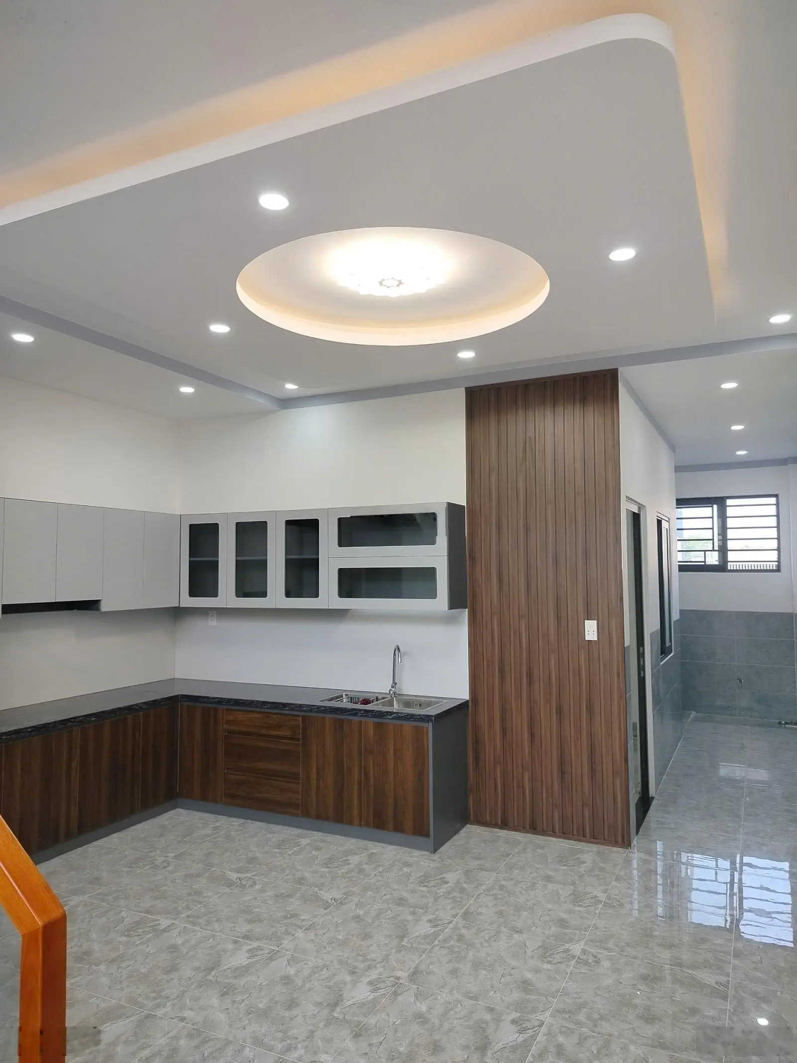 Nhà gác lửng 5x20m. H. Đông Bắc, sân xe hơi, 3PN, 2WC ngay sát chợ Thanh Hoá KP4 Trảng Dài