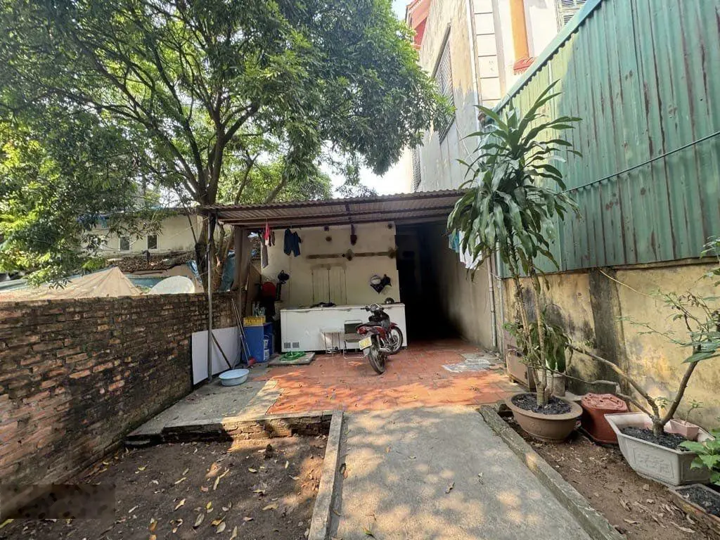 Nhà phố Thạch Cầu - Long Biên - nằm gữa cầu Chương Dương và cầu Vĩnh Tuy ô tô đỗ cửa