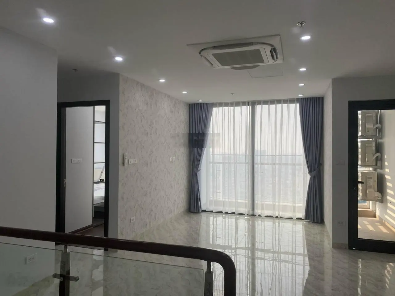 Chủ nhà cần tiền đầu tư nên bán gấp căn hộ 60m2 nhà đẹp giá 3,8 tỷ tại Iris Garden