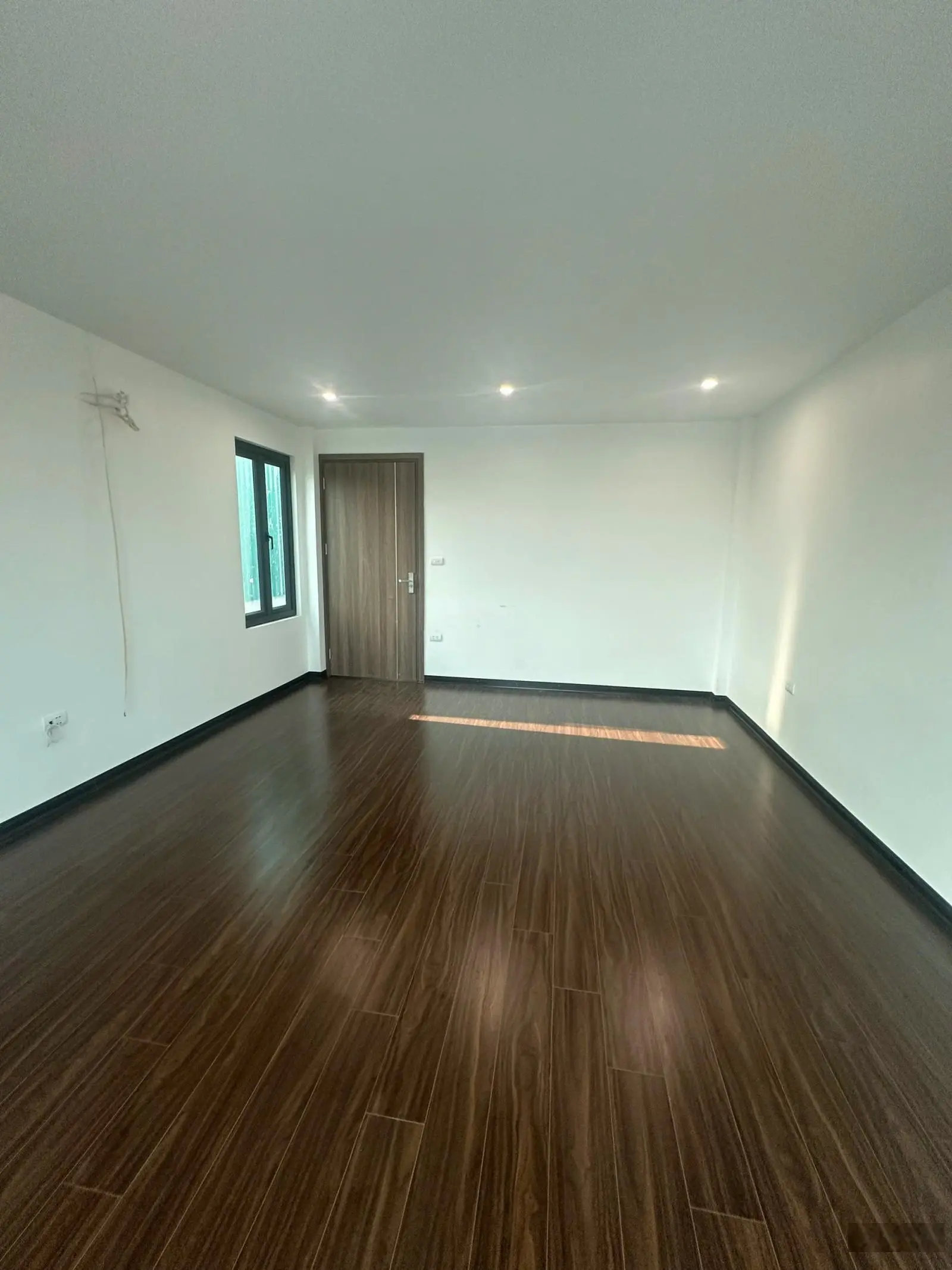 Nhà thiết kế cực đẹp 5t, full nội thất ở luôn. gần trục chính.ngõ thông ô tô tránh.sát kđt đô nghĩa