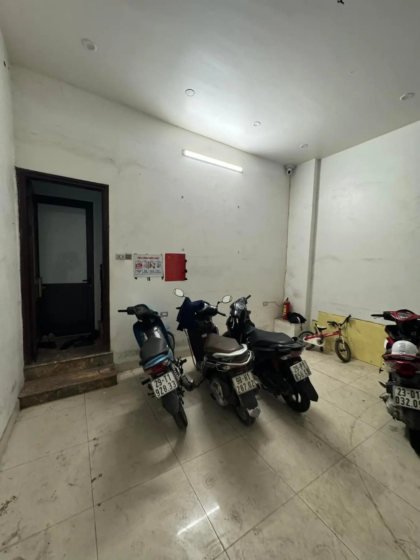 Bán gấp nhà phố trung kính - lô góc 2 mặt tiền -ngõ thông,oto đỗ cửa,dt :50m 5 tầng -mt:5m -10.5 tỷ