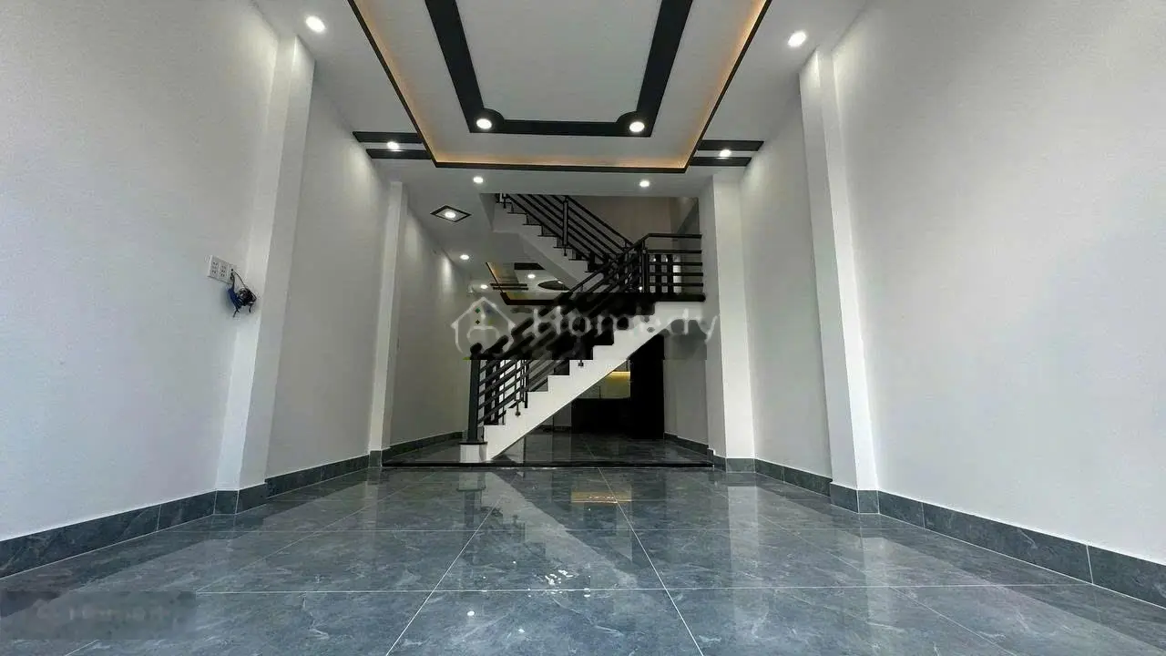Nhà 4 tầng thuận tiện kinh doanh cách chợ Cần Đước 500m, SHR sang tên công chứng ngay