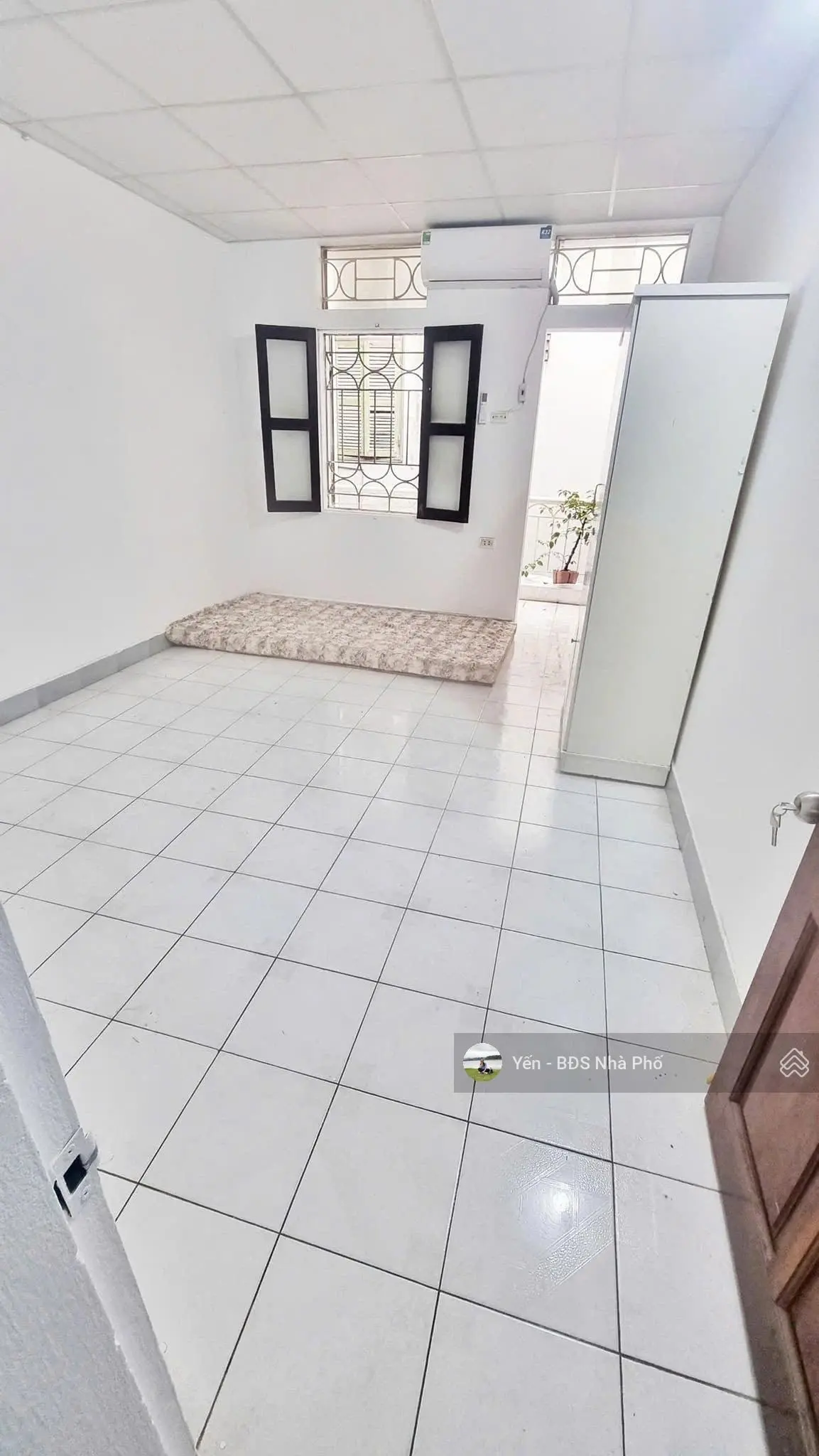 Bán nhà 40m2 Lạc Long Quân, Hồ Tây, 2 thoáng, nở hậu, ô tô gần, chỉ 9 tỷ 2